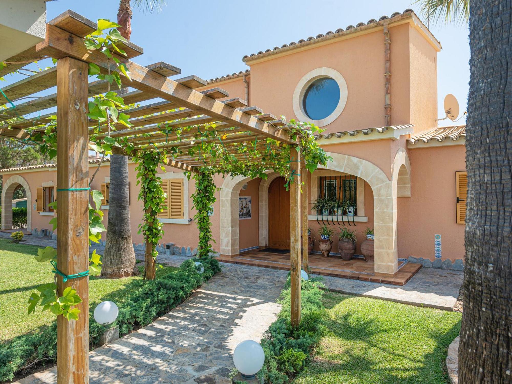 Mulholland - With Private Pool Villa