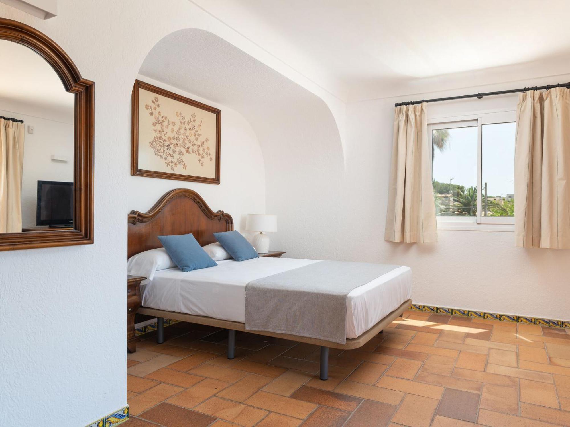 Mulholland - With Private Pool *