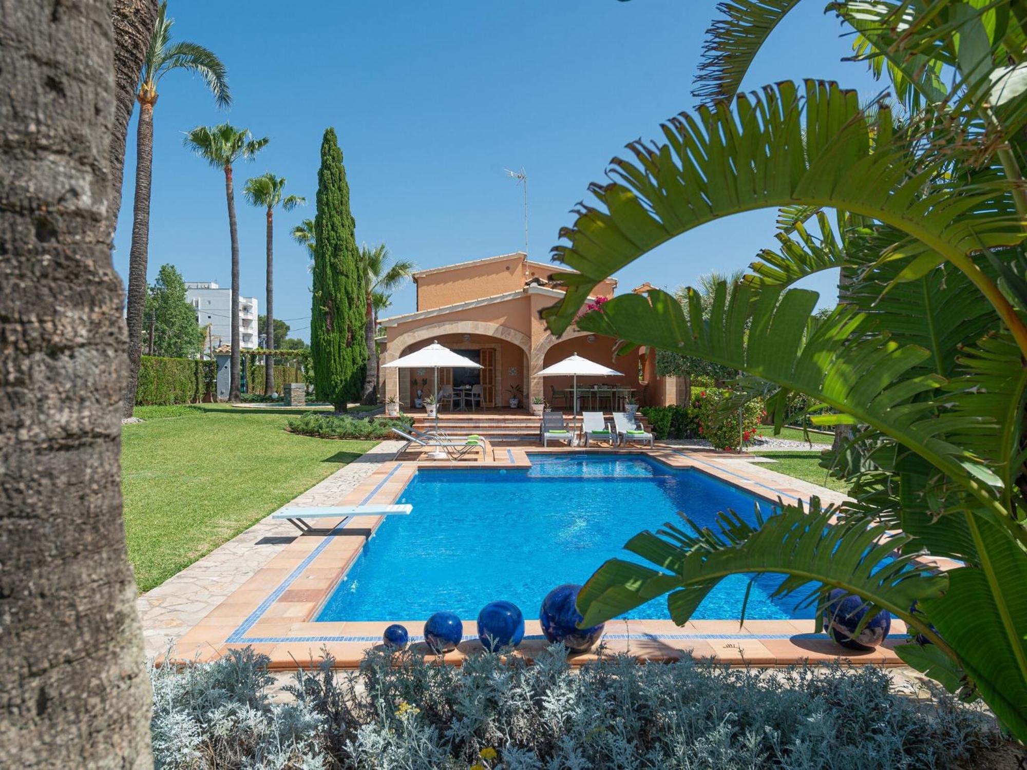 Mulholland - With Private Pool *